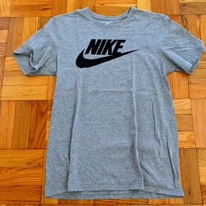 Classic Nike Gray T-shirt with Clack Logo size M